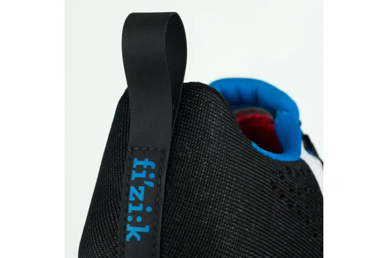 Fizik R1 Transiro Tri Shoes In Black/White 6 Fizik R1 Transiro Tri Shoes In Black/White - Image 4