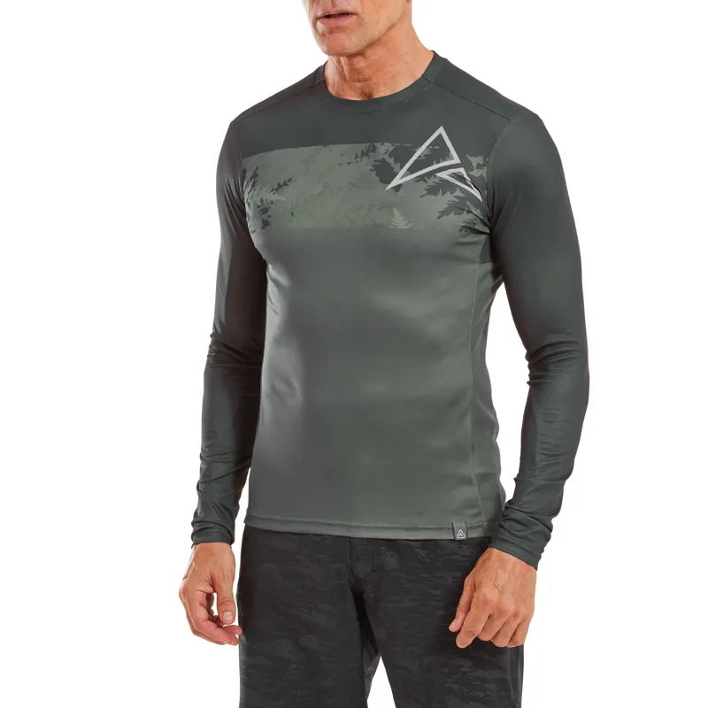Altura Kielder Lightweight Long Sleeve Jersey In Carbon 3 Altura Kielder Lightweight Long Sleeve Jersey In Carbon